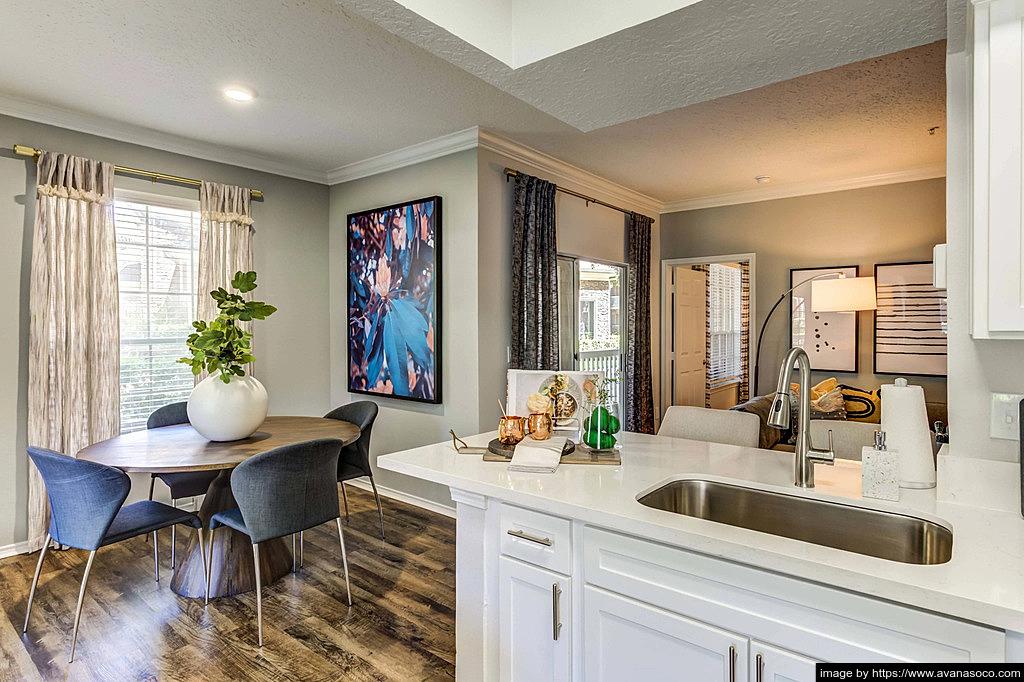 https://cdn.rentalbeast.com/listings/SHOWMOJO-1cddf69085-1.jpg.rbm