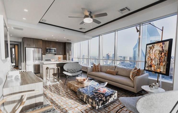 1505 Elm St #1502 - 2,200USD / month