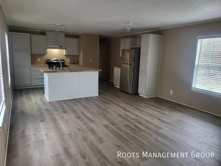 https://cdn.rentalbeast.com/listings/SHOWMOJO-301696b0db-1.jpg.rbm