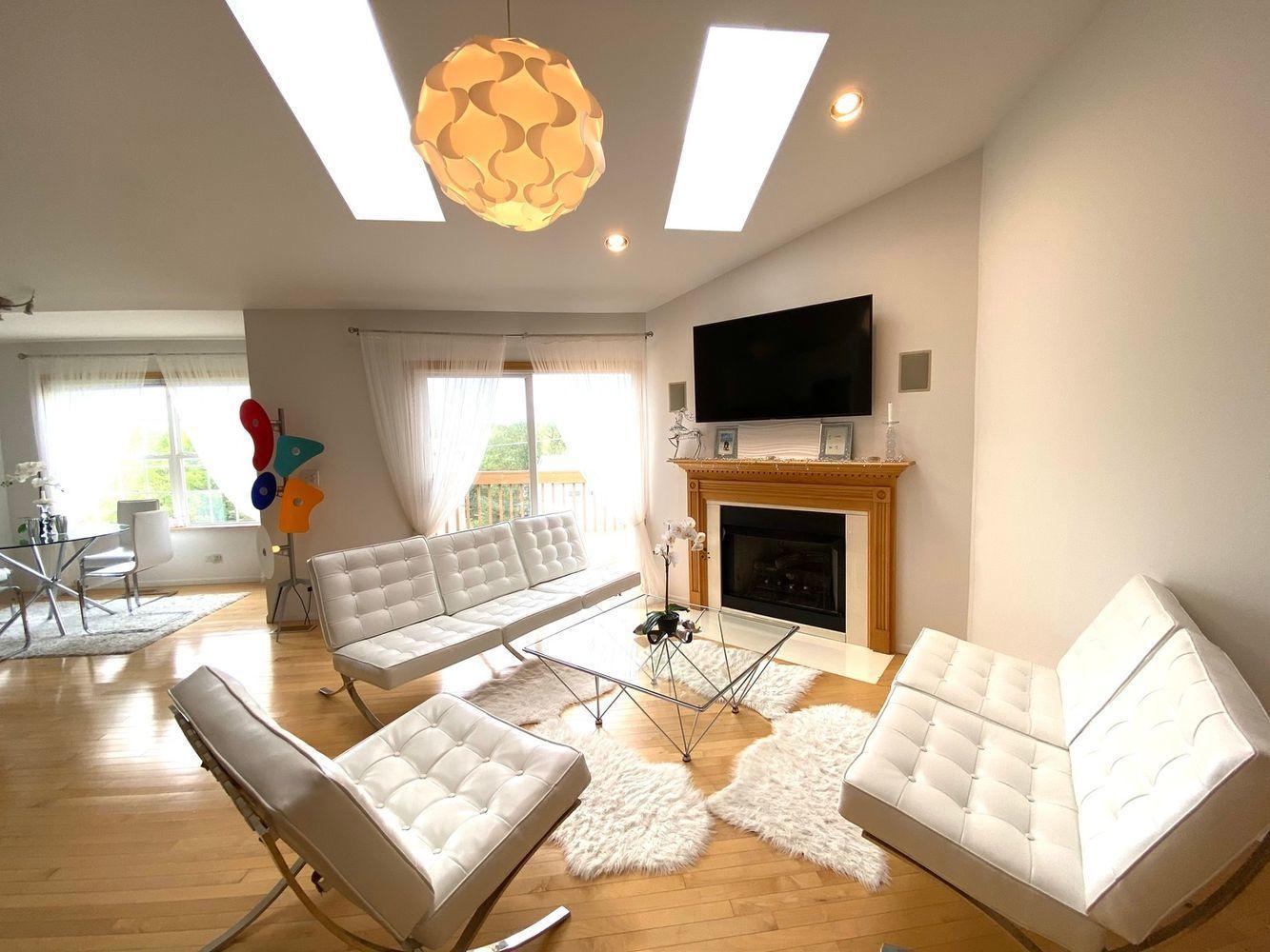 https://cdn.rentalbeast.com/listings/SHOWMOJO-3851d870db-1.jpg.rbm
