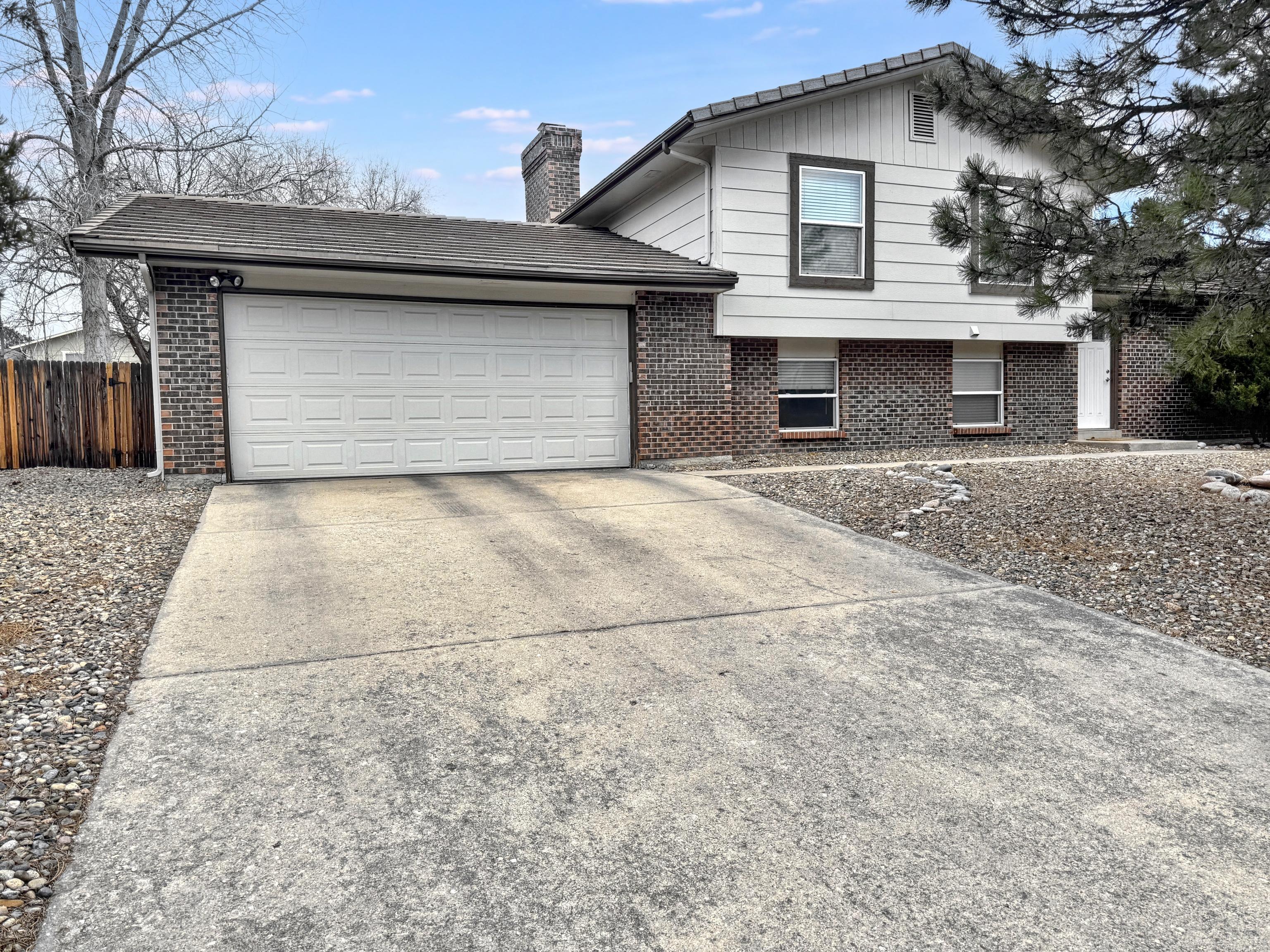220 Dolomite Drive - 2,850USD / month