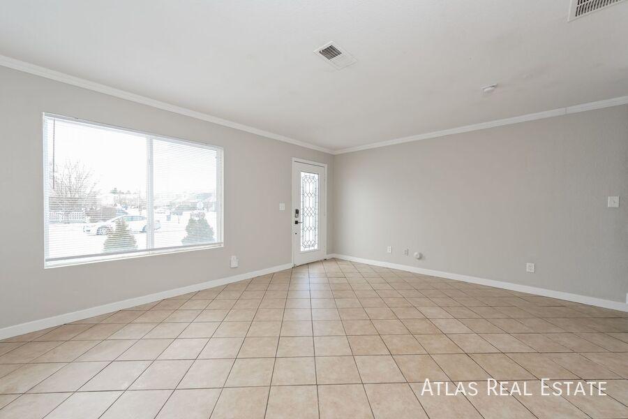 https://cdn.rentalbeast.com/listings/SHOWMOJO-5003695087-2.jpg.rbm