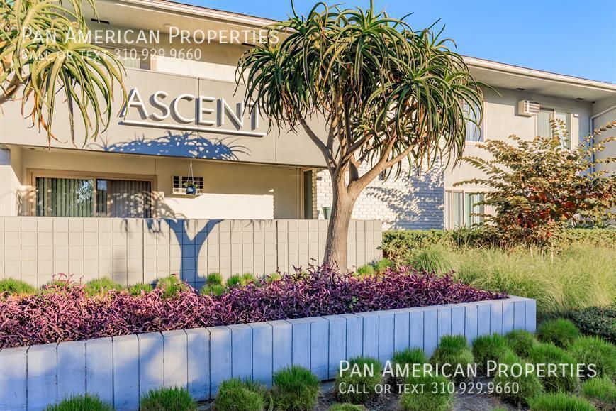 11152 Wallingsford Road #6J - 3,350USD / month