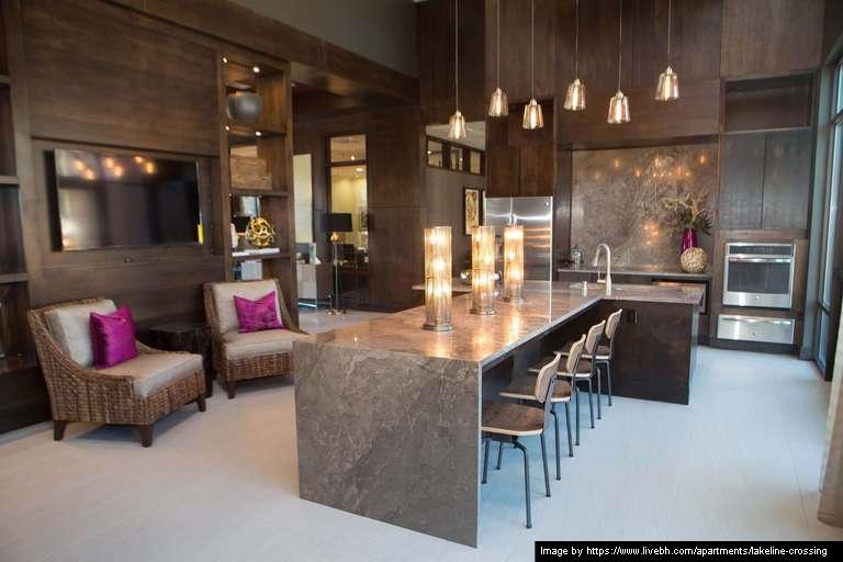 https://cdn.rentalbeast.com/listings/SHOWMOJO-71a1d210f3-3.jpg.rbm