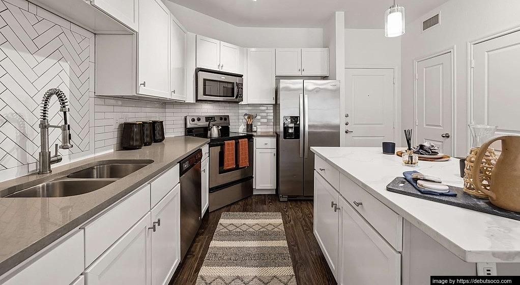 https://cdn.rentalbeast.com/listings/SHOWMOJO-7445f8a084-1.jpg.rbm