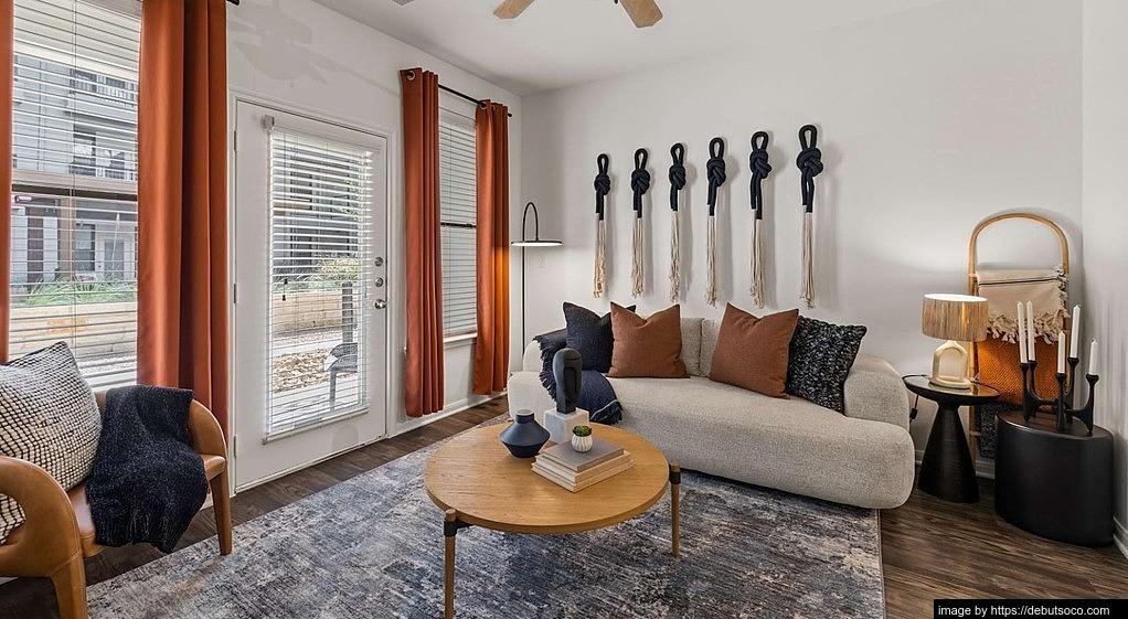 https://cdn.rentalbeast.com/listings/SHOWMOJO-7445f8a084-3.jpg.rbm