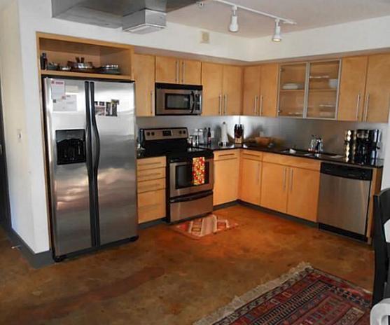 https://cdn.rentalbeast.com/listings/SHOWMOJO-792bee40d8-0.jpg.rbm