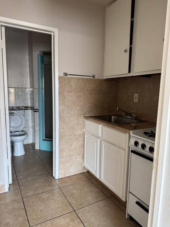 5335 Navarro St #2 - 1,450USD / month