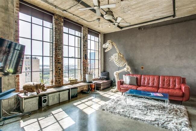 1122 Jackson St #312 - 2,200USD / month