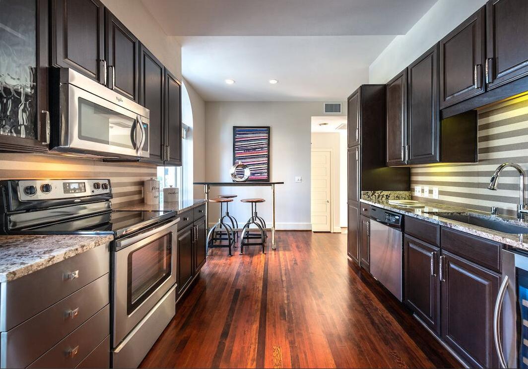 412 N Ervay #2228 - 2,208USD / month
