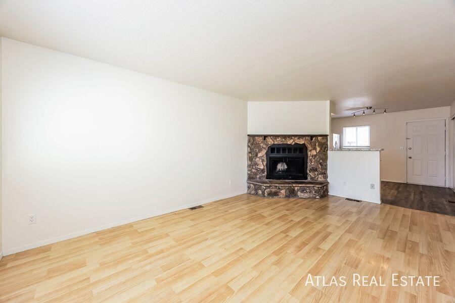 https://cdn.rentalbeast.com/listings/SHOWMOJO-c3873fa098-3.jpg.rbm