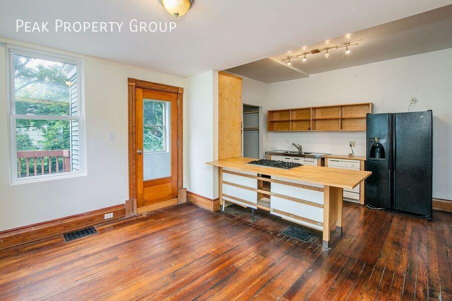 https://cdn.rentalbeast.com/listings/SHOWMOJO-ca11f51062-3.jpg.rbm