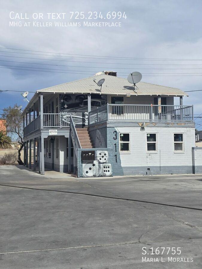 311 N 11th Street #D, Las Vegas, NV - 1,100 USD/ month