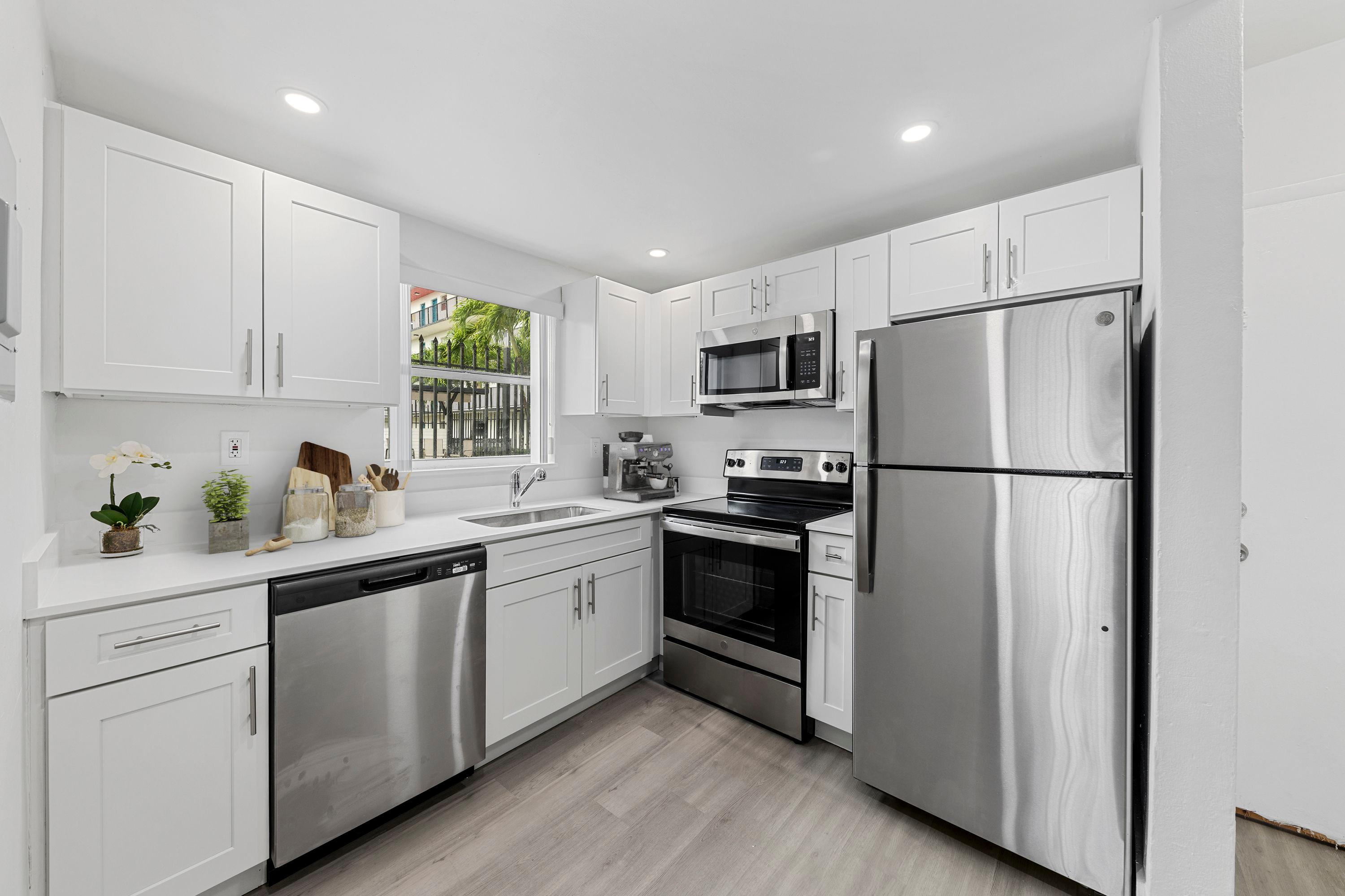 6975 West 16th Ave #I-106, Hialeah, FL - 1,977 USD/ month