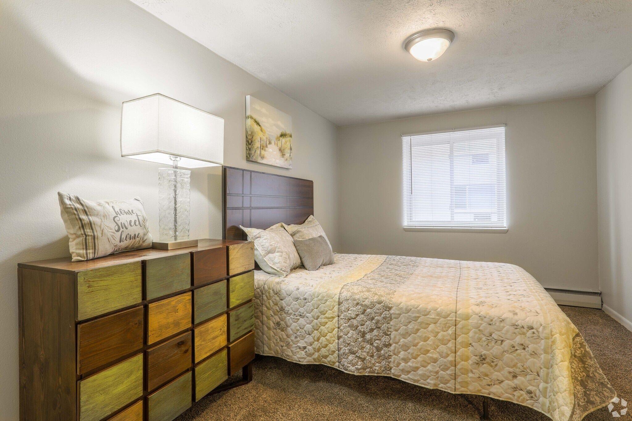 39 Central Ave #39-308 - 722USD / month
