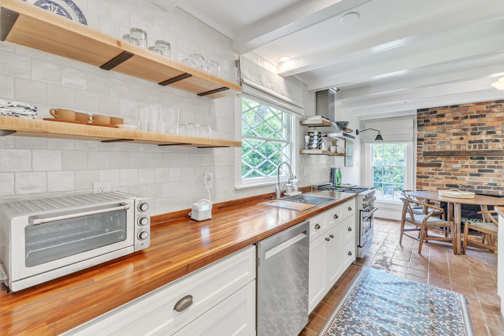 Hillsborough, NC, 27278