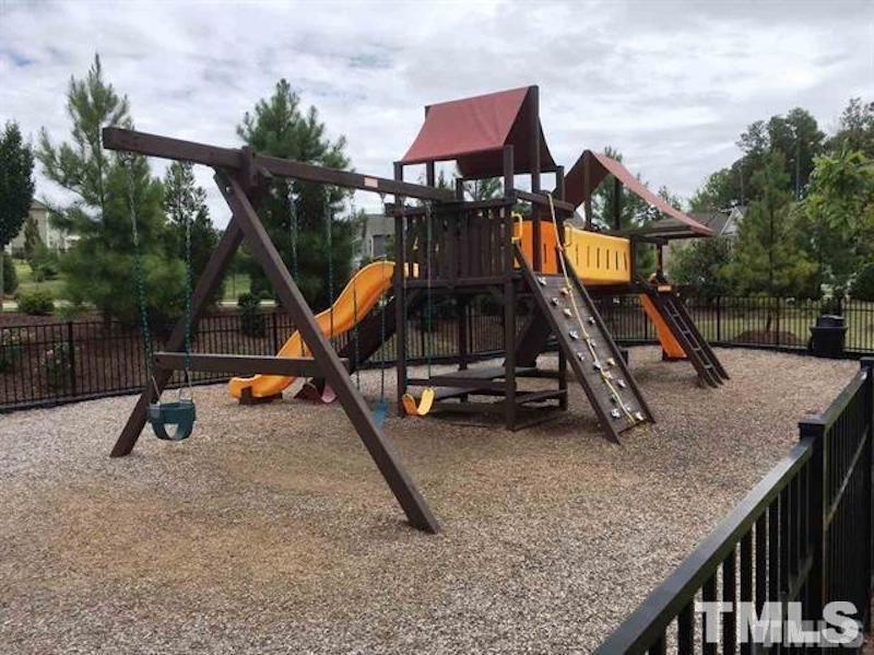 4008 Aldersley Way photo 25