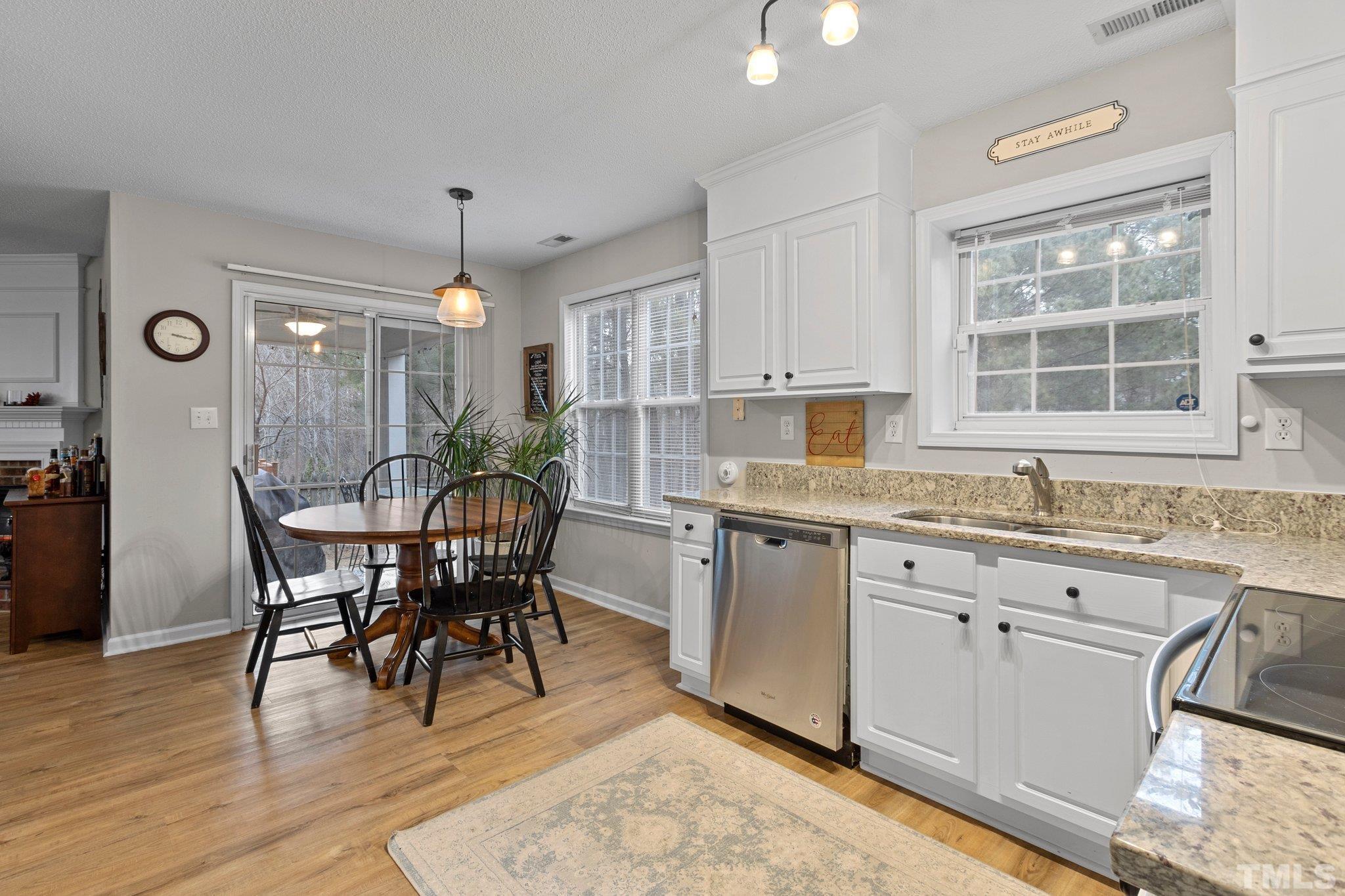 806 Spring Meadow Drive photo 9