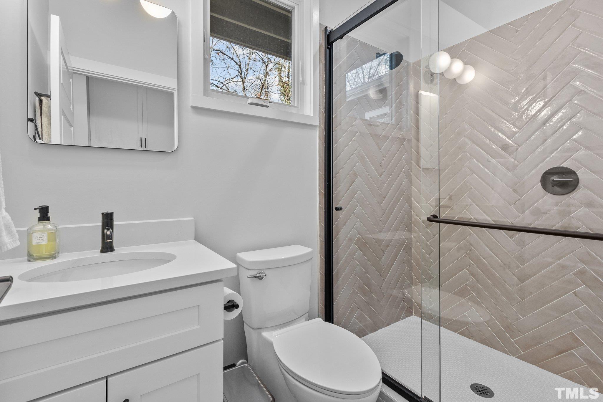 1604 W Knox Street photo 11