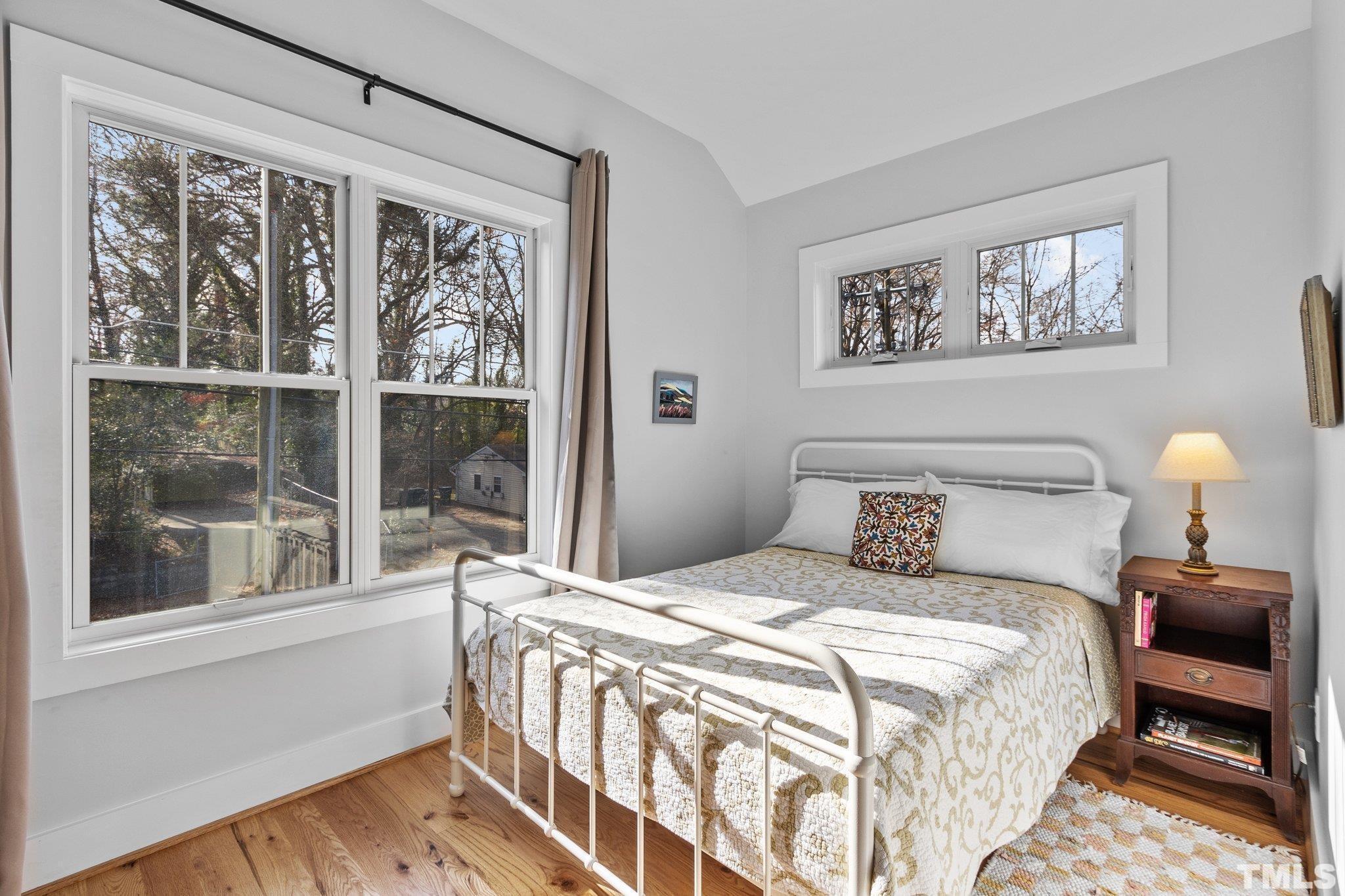 1604 W Knox Street photo 14