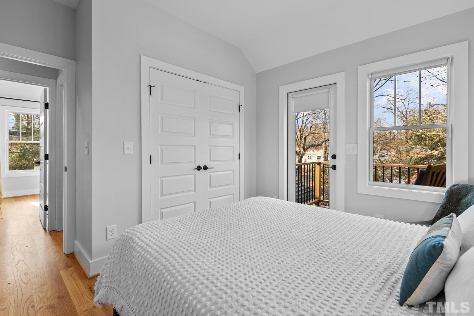 1604 W Knox Street photo 21