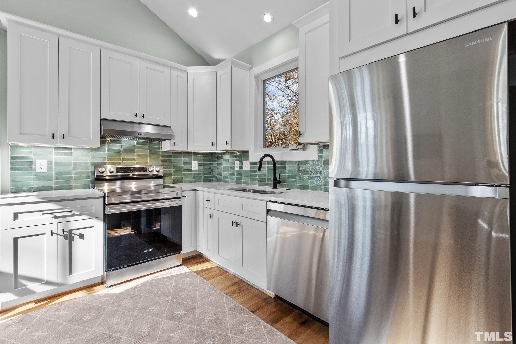 1604 W Knox Street photo 6
