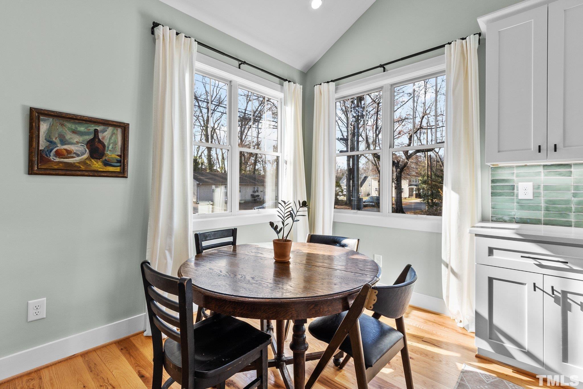 1604 W Knox Street photo 8