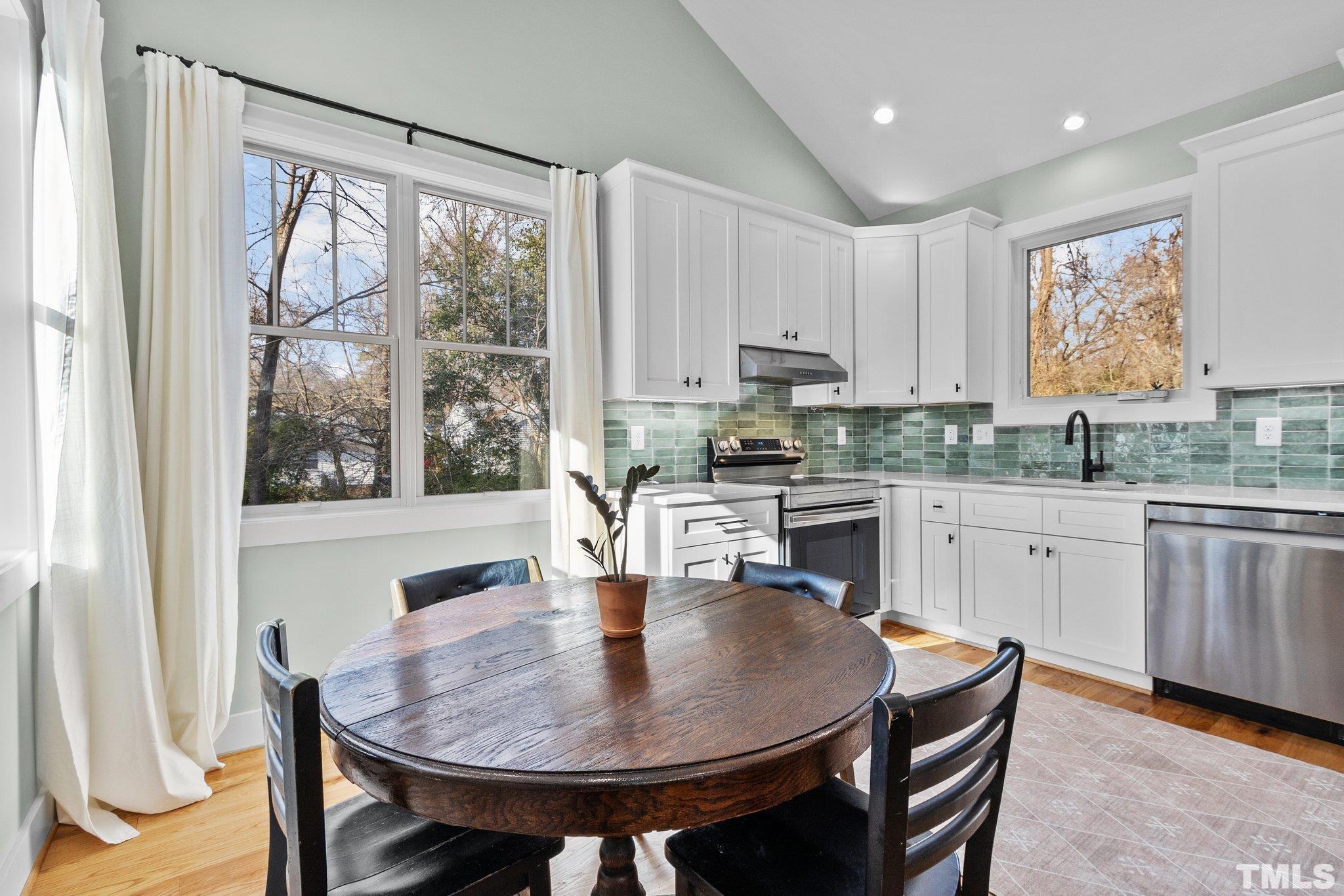 1604 W Knox Street photo 9