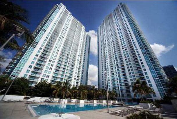 950 Brickell Bay Dr #1002 - 2,850USD / month