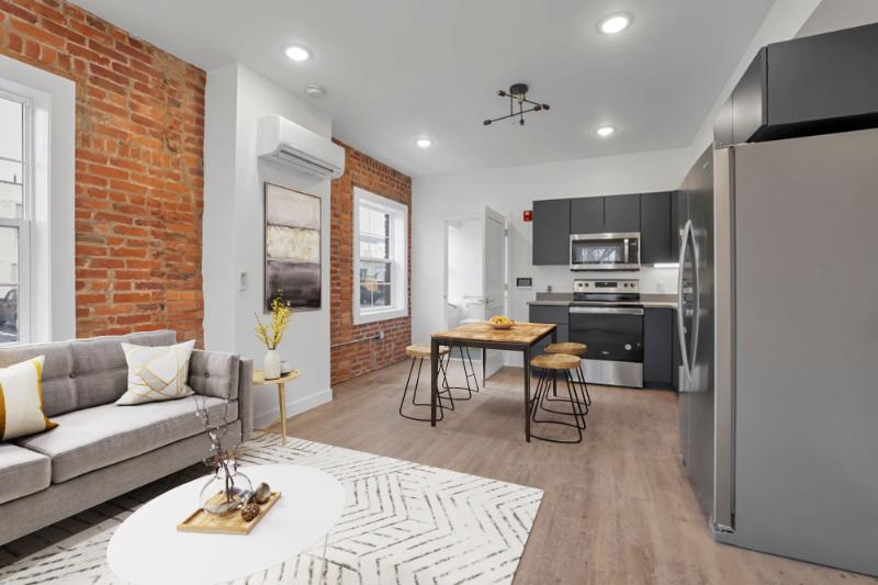 595 E Broad St - 2,250USD / month