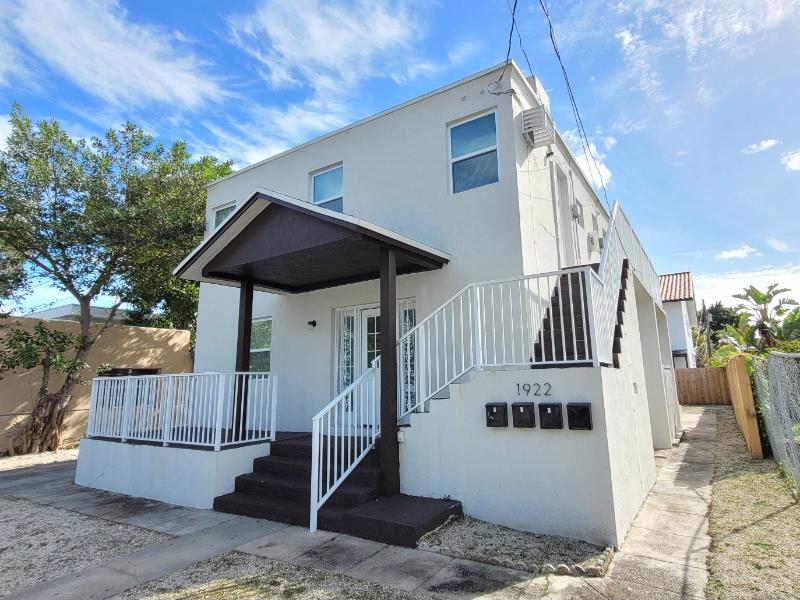 1922 Nw 1 St #2 - 1,875USD / month