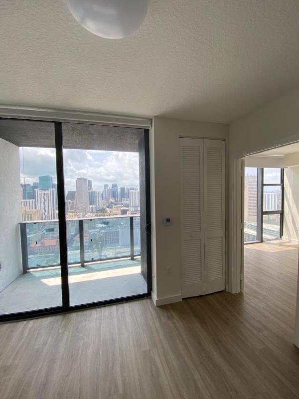 32 Sw 1st St - 2,200USD / month