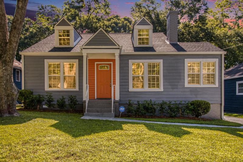 174 Mathewson Place Sw - 2,100USD / month