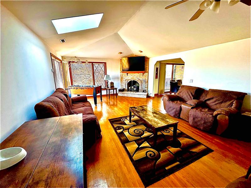 2530 N 74th Ave #3 - 2,800USD / month