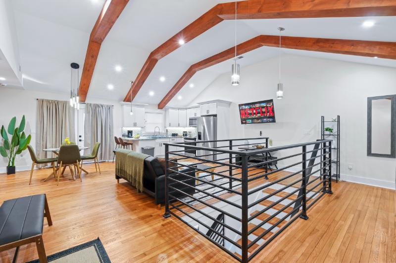 2422 Maxwell Dr Sw, Atlanta, GA - 4,800 USD/ month