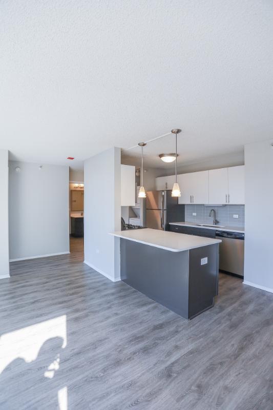 180 N Jefferson #1110 - 2,350USD / month