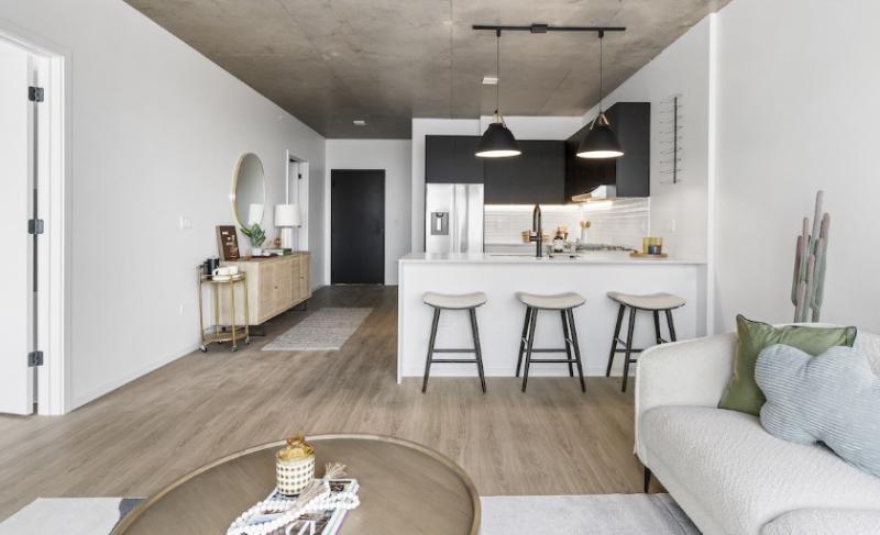 200 N Elizabeth - 2,172USD / month