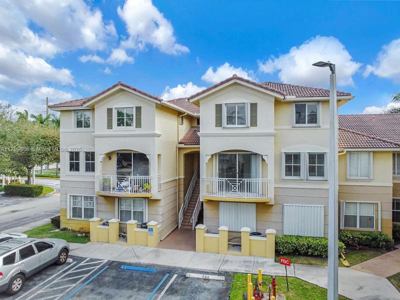 8838 W Flagler St #203 - 2,999USD / month