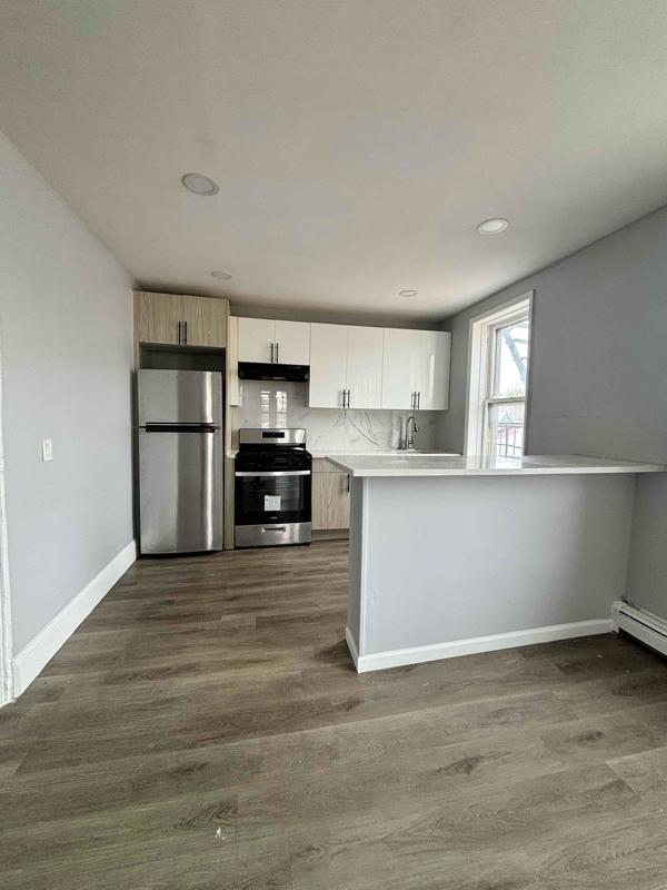 159 Hutton St #3FL, Jersey City, NJ - 2,200 USD/ month