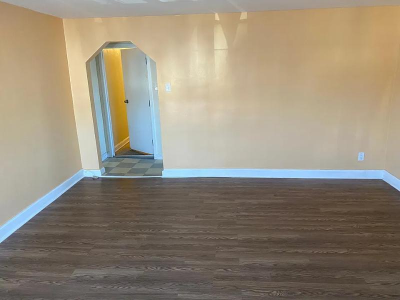 536 Church Lane #2F - 1,500USD / month