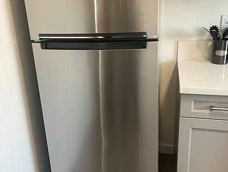 910 S Grand View St #402 - 2,400USD / month