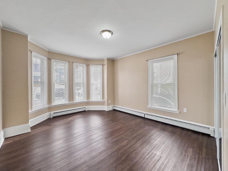 9 Arch Ave #1, Haverhill, MA - 2,500 USD/ month