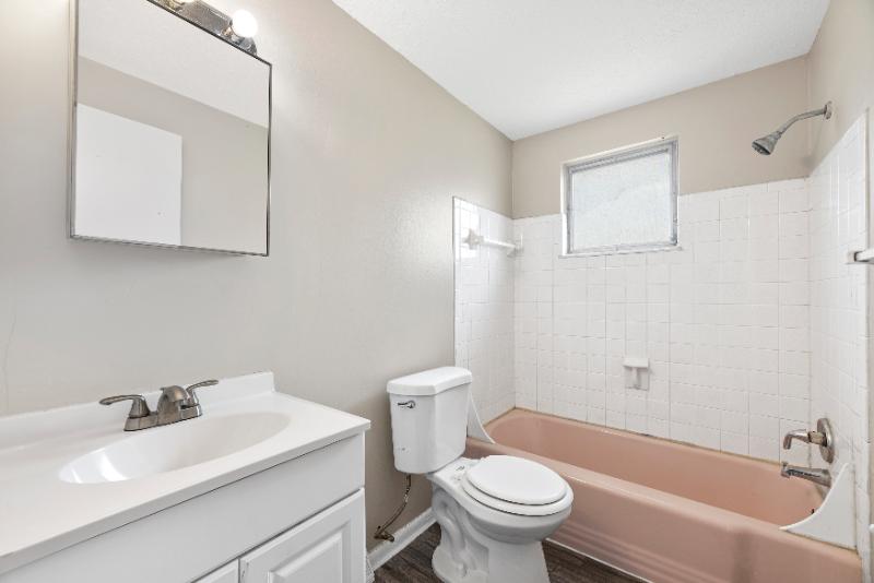 800 Harrisburg Pike #800-A6 - 750USD / month