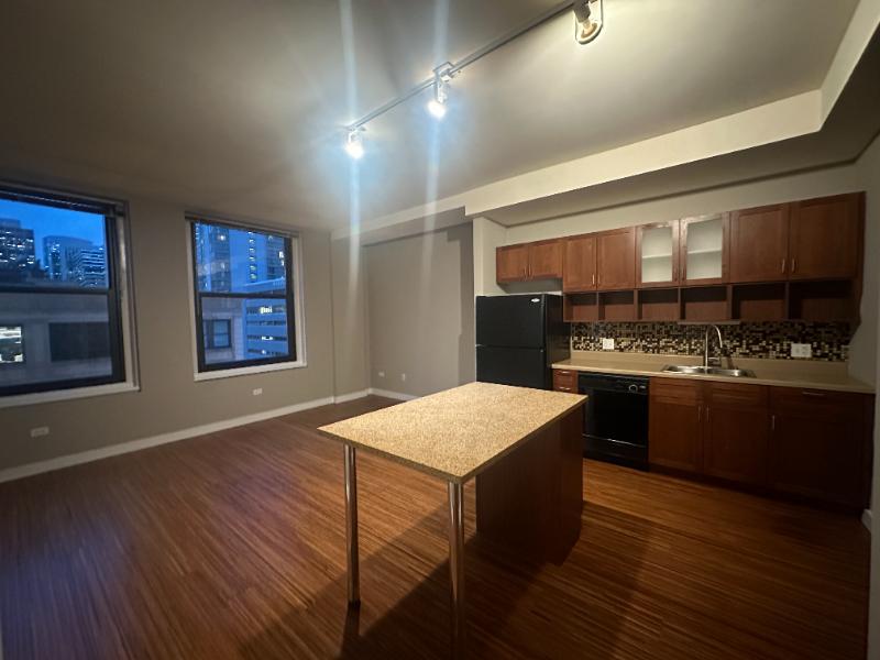 58 East Lake #111 - 1,899USD / month