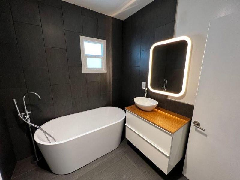 314 S Gless St - 2,350USD / month