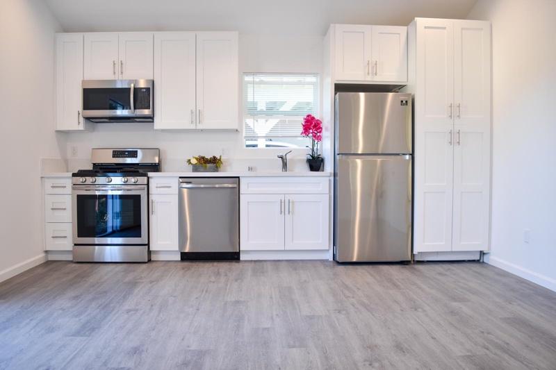 6909 Glade Ave, Canoga Park, CA - 2,600 USD/ month