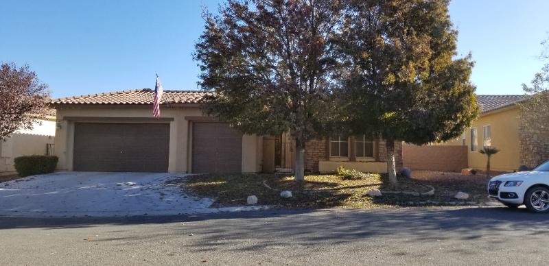 4901 Oro Ln, Pahrump, NV - 2,300 USD/ month