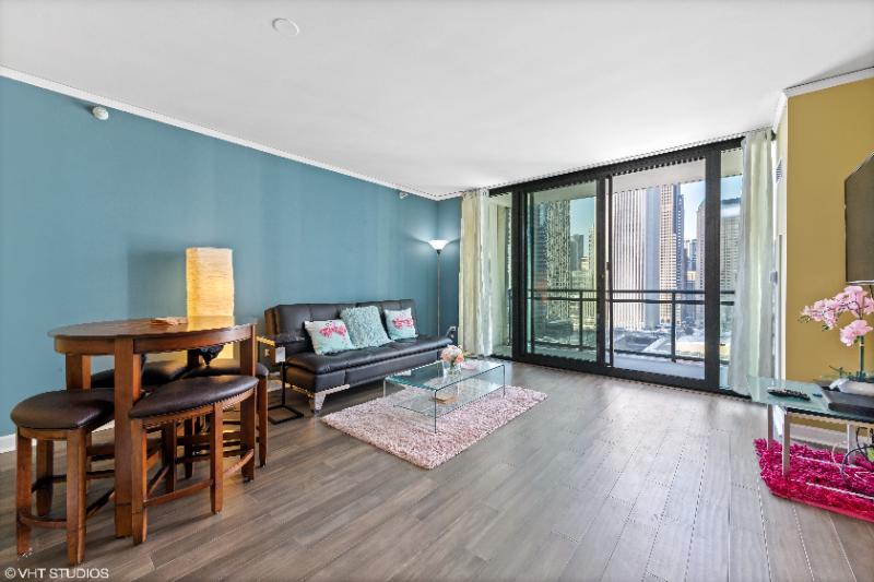 201 N Westshore Dr - 3,199USD / month