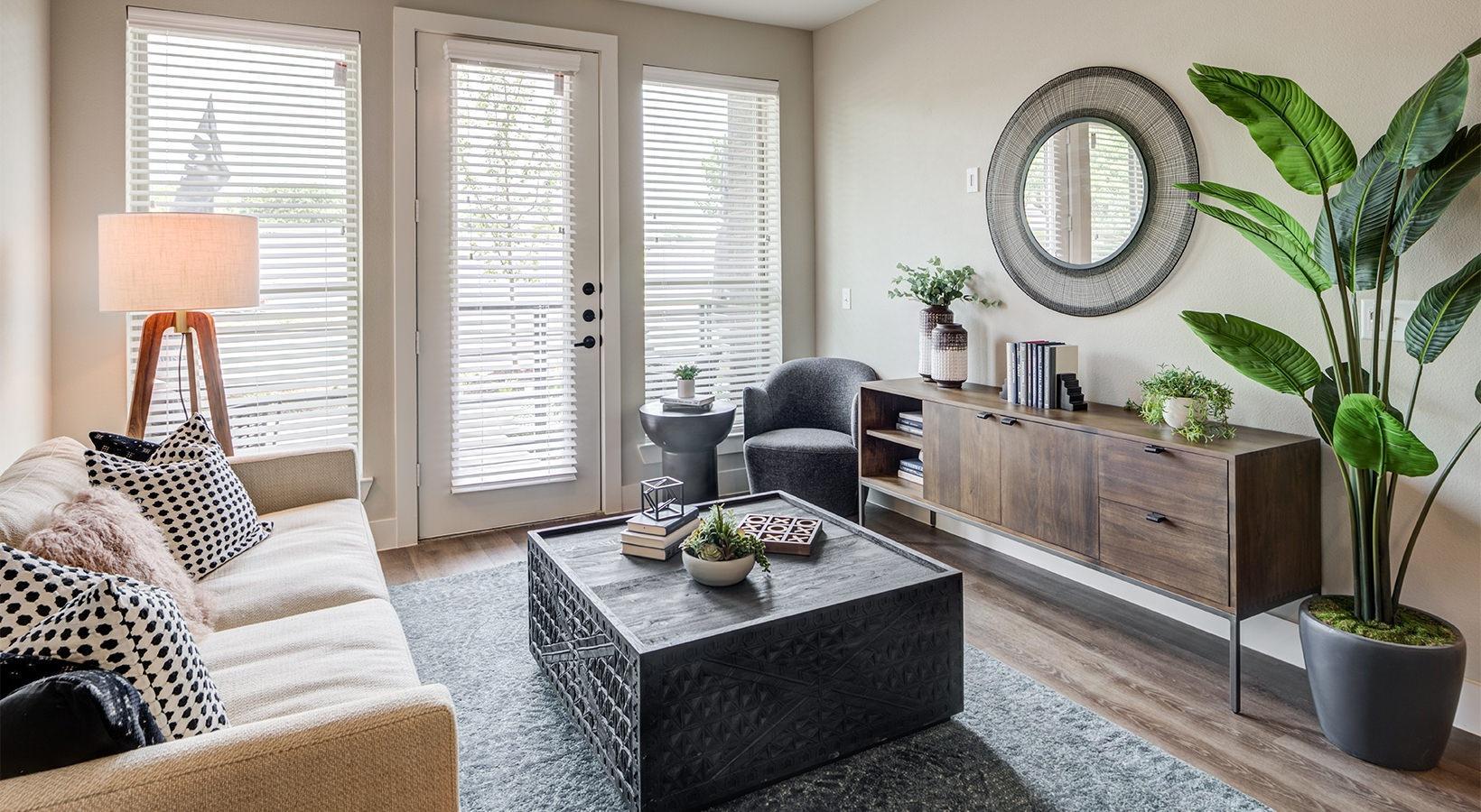 https://cdn.rentalbeast.com/listings/XAVIER-rbId11263655-1.jpg.rbm